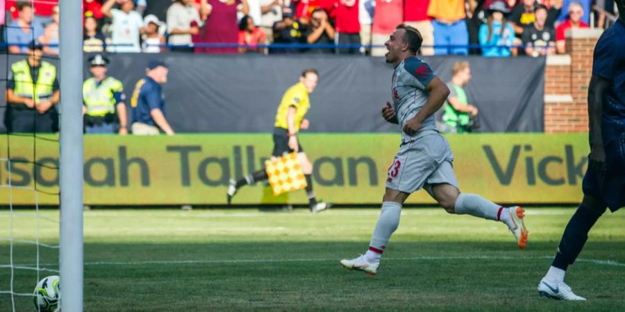 Was für ein Einstand: Der Schweizer Internationale Xherdan Shaqiri trifft in einem Testspiel gegen Manchester United per Volley zum 4:1.