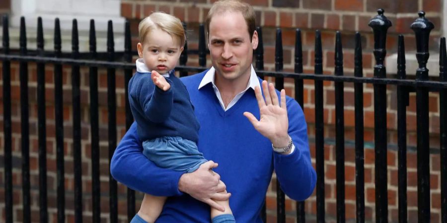 Prinz George auf dem Arm seines Vaters Prinz William. (Archivbild)