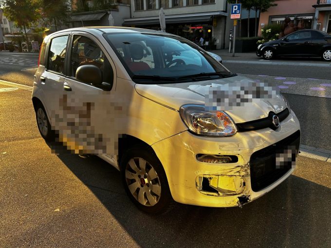 Bei der Kollision entstand ein Sachschaden. Sachschaden nach Unfall