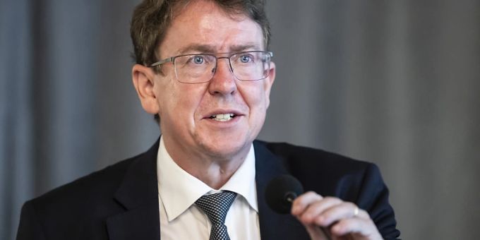 Die Schweiz braucht laut Energieminister Albert Rösti (SVP) nicht «um jeden Preis» ein Stromabkommen mit der EU. «Es wäre ein Beitrag zugunsten einer sicheren Versorgung, aber keine Garantie für Krisenzeiten», so Rösti. (Archivbild) rösti