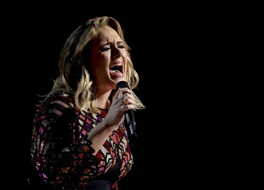 Adele singt «Hello» bei den Grammy Awards im Jahr 2017.