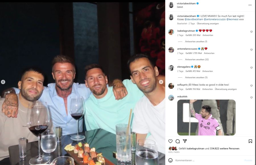 Mega-Star Lionel Messi (2.v.r.) mit David Beckham (2.v.l.), Sergio Busquets (r.) und Sergio Agüero (l.) im Restaurant.