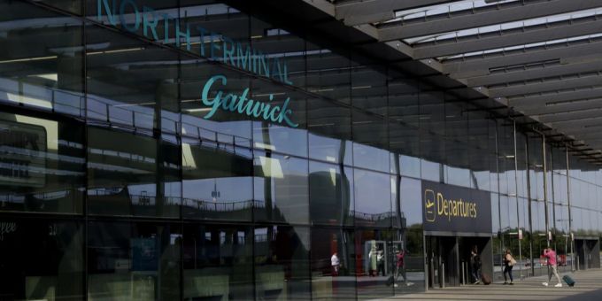 Der Londoner Flughafen Gatwick muss bis Sonntag täglich 30 bis 65 Flüge streichen. Gatwick Flughafen London
