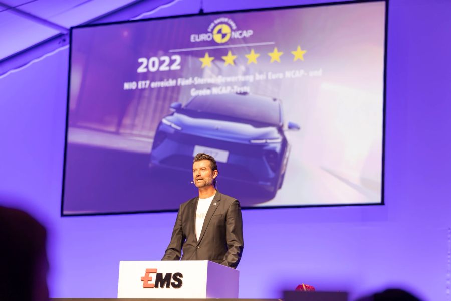 Gerald Krainer, General Manager Nio Schweiz, spricht an der Generalversammlung der EMS-Gruppe, am 12. August 2023.