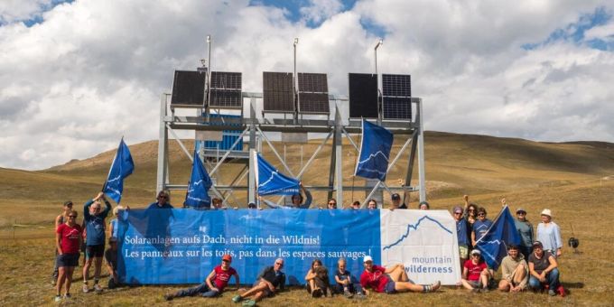 Keine Solaranlagen in Naturlandschaften: Mountain-Wilderness-Aktion am Breithorn VS. Keine Solaranlagen in Naturlandschaften: Mountain-Wilderness-Aktion am Breithorn VS.
