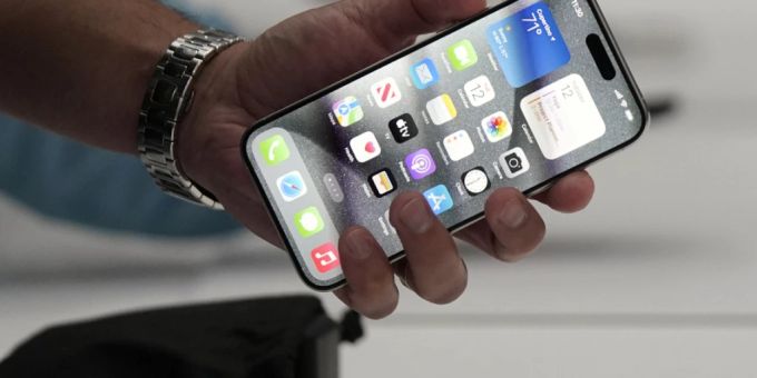 Das iPhone 15 Pro bekommt ein Gehäuse aus Titan und einen neuen Chip mit stark verbesserter Grafik-Leistung. iphone
