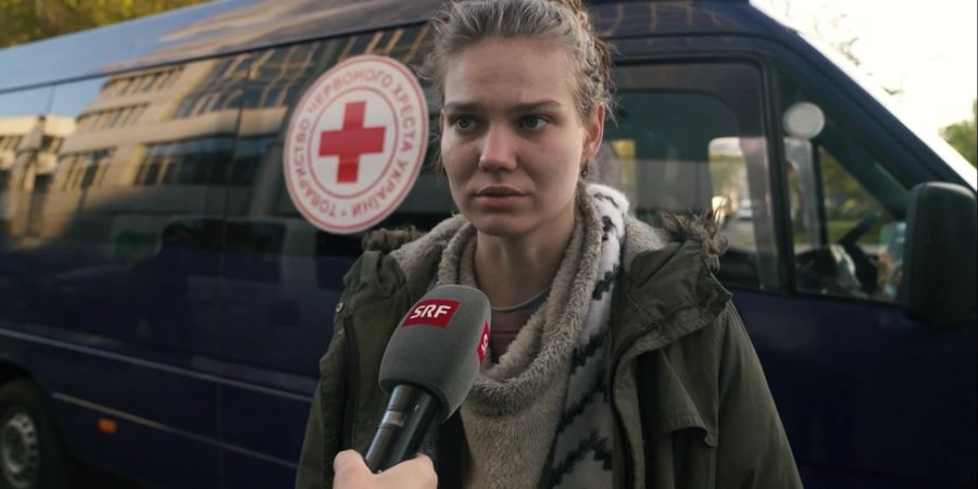 Lera ist aus dem Asow-Stahlwerk in Mariupol evakuiert worden. Unterwegs haben die Russen sie aber angehalten und kontrolliert.