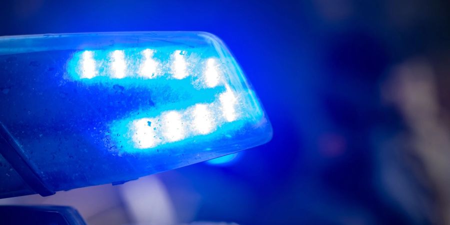 Die Polizei in Hanau fand ein totes Mädchen und einen schwer verletzten Jungen.