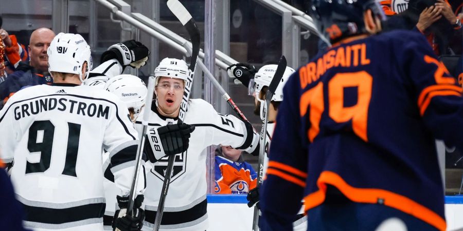 Leon Draisaitl (r) verlor mit den Edmonton Oilers gegen die Kings.