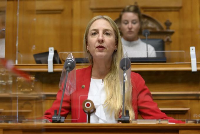 GLP-Nationalrätin will ein Verbot von Konversionsbehandlungen bei Minderjährigen. GLP Konversionstherapie