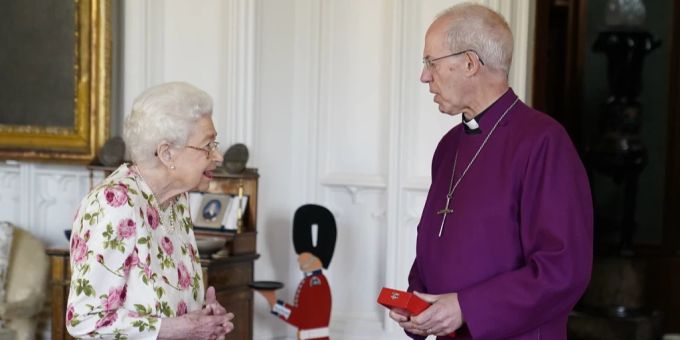 Queen Elizabeth verzichtet auf ihren Gehstock. Queen Elizabeth