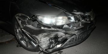 Azmoos: Auto prallt gegen Mauer – Fahrer fahrunfähig