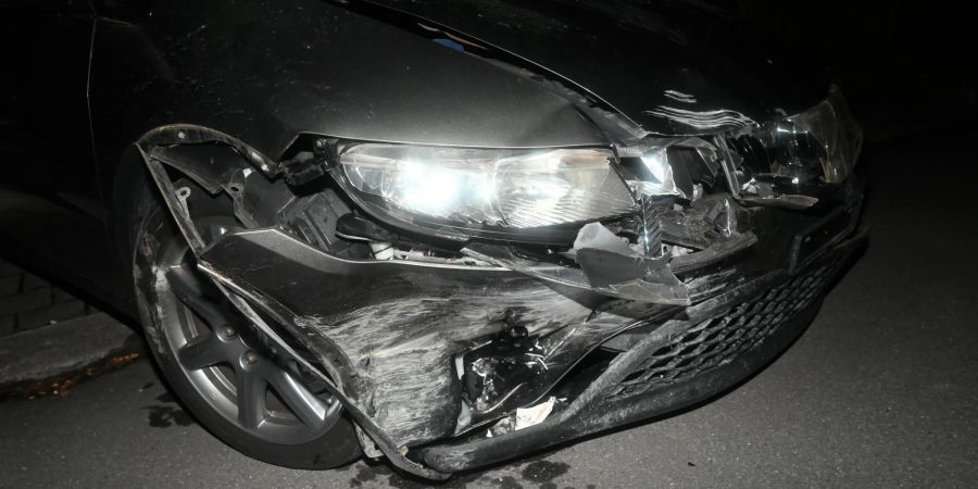 Azmoos: Auto prallt gegen Mauer – Fahrer fahrunfähig