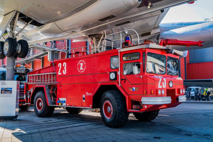 Ab dem Januar 1972 standen am Flughafen Zürich Maschinen des amerikanischen Herstellers «Yankee-Walter» im Einsatz. Sein Dachwerfer konnte von der Kabine aus gesteuert werden, sodass eine einzige Person ausreichte, um den Truck zu bedienen. Gründer der Firma «Yankee-Walter» war übrigens ein Schweizer, der 1863 in die USA ausgewanderte Willhelm Walter. Flugplatzfeuerwehr Schweiz