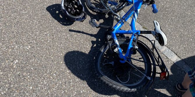 Oeschgen: Kollision mit Fahrradlenkerin (Zeugenaufruf)