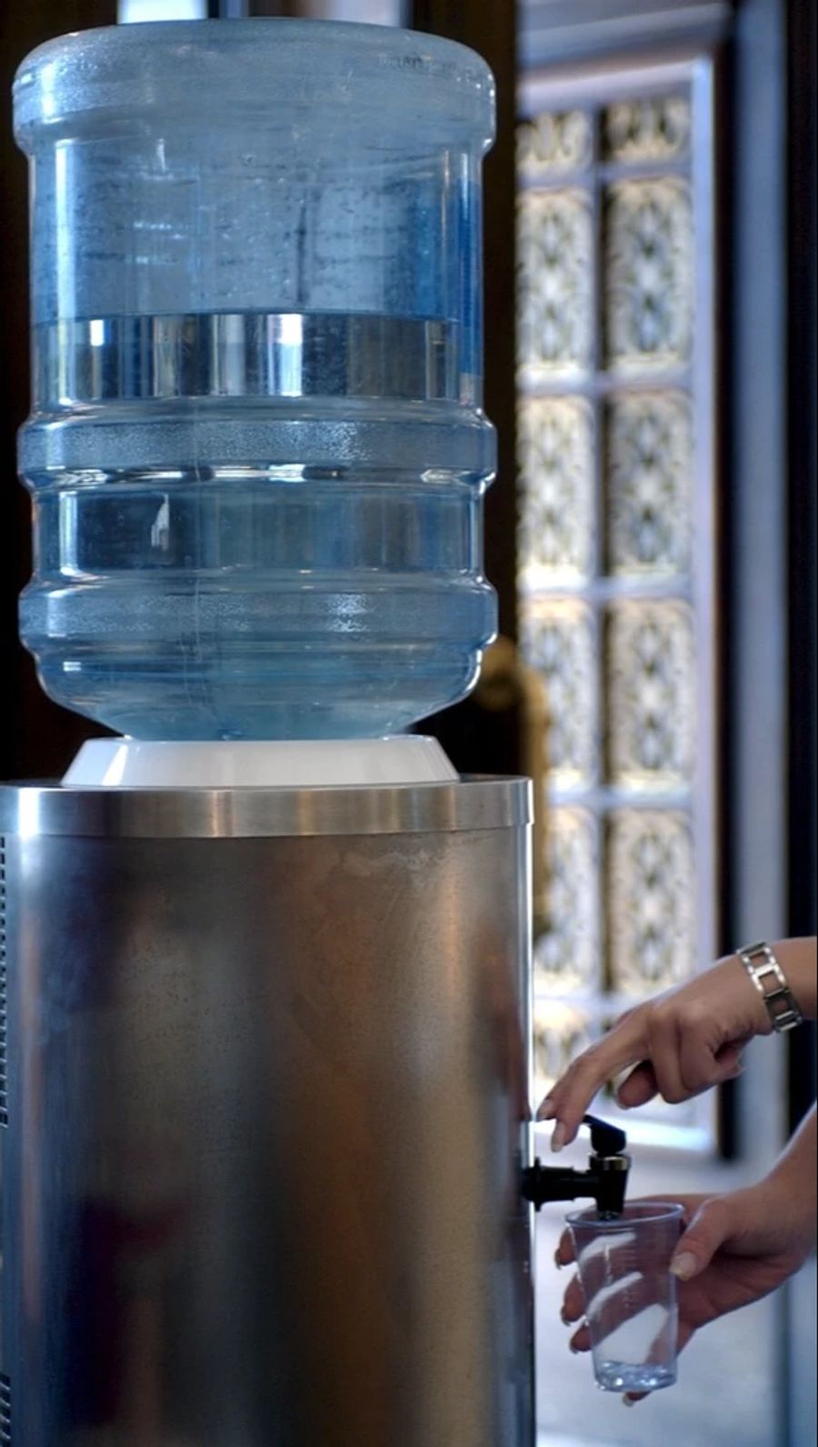 Viele Spitäler verteilen nun gekühltes Wasser an die Angestellten. (Symbolbild)
