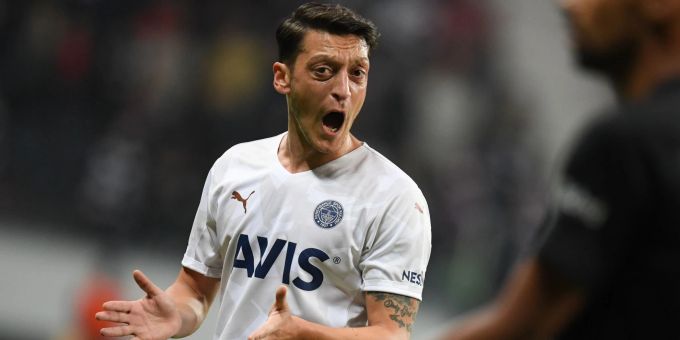 Bericht - Ex-Weltmeister Mesut Özil verlässt Fenerbahce Istanbul