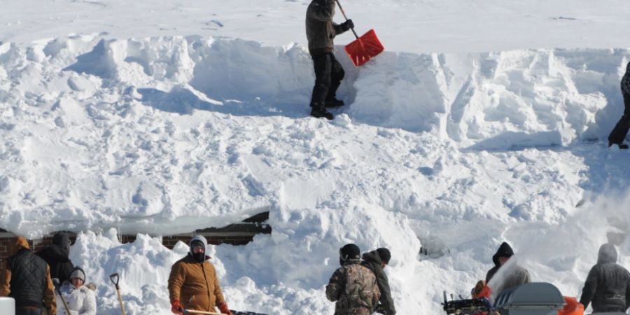 Nach einem überraschenden Schneesturm auf einer Passstrasse in den Anden zwischen Chile und Argentinien sitzen Hunderte Personen fest - bei Temperaturen von bis zu minus 10 Grad. (Symbilbild)