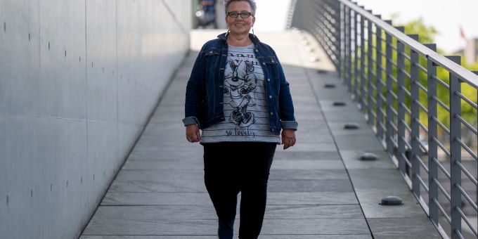 Alexandra Knoch, die sich vor fünf Jahren einer OP zur Magenverkleinerung unterzogen hat. Nach der Operation verlor die 55-jährige 90 von 176 Kilo - bei einer Grösse von 1,57 Meter. Alexandra Knoch, die sich vor fünf Jahren einer OP zur Magenverkleinerung unterzogen hat. Nach der Operation verlor die 55-jährige 90 von 176 Kilo - bei einer Grösse von 1,57 Meter.