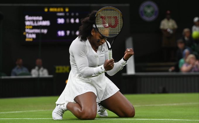 Serena Williams feiert einen Punktgewinn gegen Harmony Tan in Wimbledon. Serena Williams Wimbledon