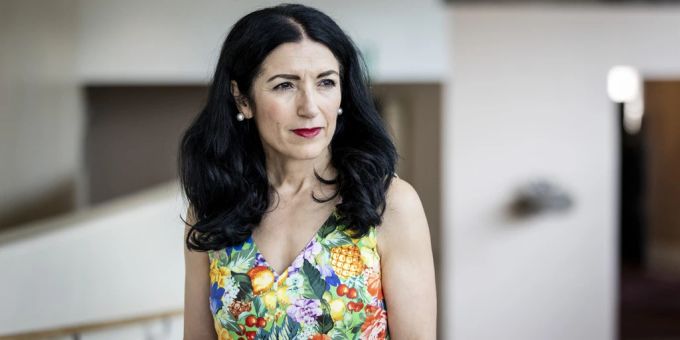 Die einflussreiche schwedische Abgeordnete Amineh Kakabaveh. Amineh Kakabaveh