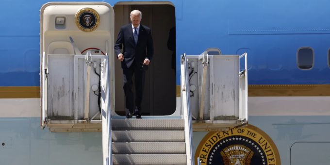 Der US-Präsident Joe Biden landete am Dienstag am Flughafen in Madrid-Torrejón. Joe Biden