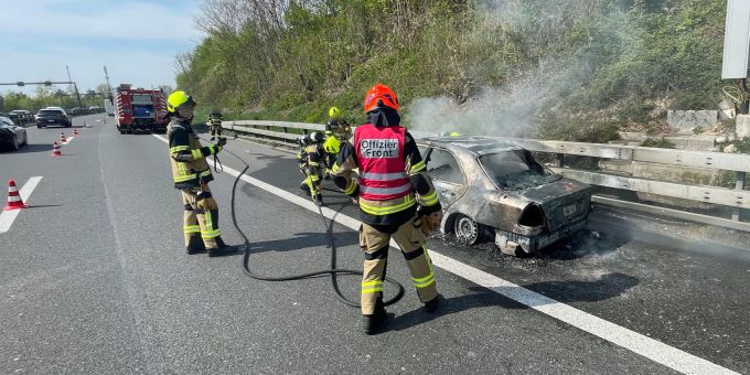 Personenwagen auf der A2 ausgebrannt.