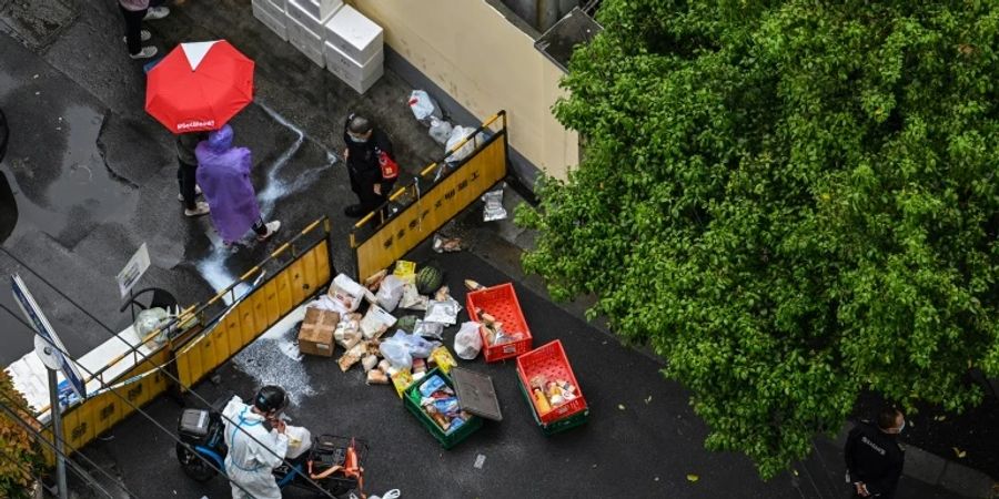 Kontrollpunkt auf einer Strasse in Shanghai