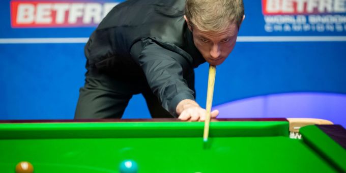 Snooker-Profi Jack Lisowski wollte bei der WM in Sheffield mit einem Ukraine-Fähnchen an den Start gehen. Snooker-Profi Jack Lisowski wollte bei der WM in Sheffield mit einem Ukraine-Fähnchen an den Start gehen.