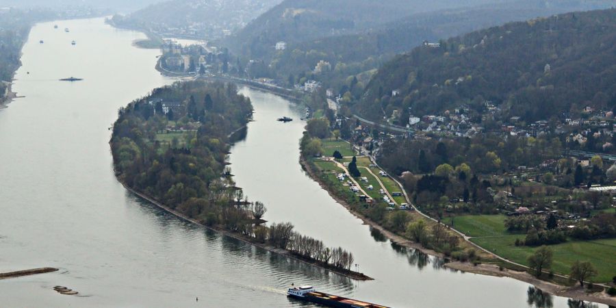 Rhein Schiffe Insel Dorf Wald Berge