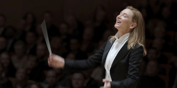 Cate Blanchett als Chefdirigentin Lydia Tar in einer Szene des Films "TAR". Der Film ist einer von insgesamt 23 Filmen im Wettbewerb um den Goldenen Löwen bei den diesjährigen Filmfestspielen in Venedig. Cate Blanchett als Chefdirigentin Lydia Tar in einer Szene des Films "TAR". Der Film ist einer von insgesamt 23 Filmen im Wettbewerb um den Goldenen Löwen bei den diesjährigen Filmfestspielen in Venedig.