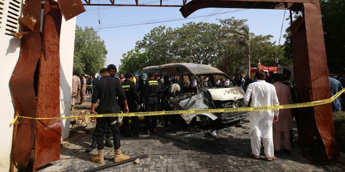 Bei einem Selbstmordattentat in der Nähe der Universität starben in Karachi (PAK) vier Personen. EPA/SHAHZAIB AKBER karachi