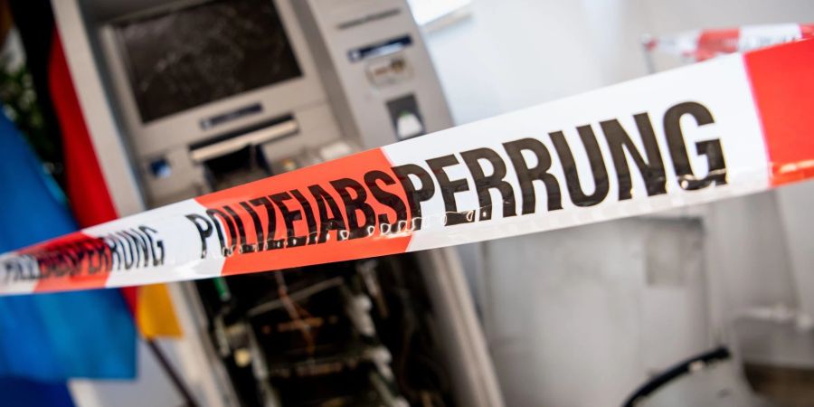 Bei der Sprengung des Geldautomaten in Bayern wurden im November 2020 etwa 111.000 Euro erbeutet.