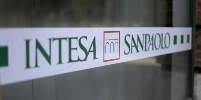 Die italienische Grossbank will in einem ersten Schritt Aktien im Wert von 1,7 Milliarden Euro zurückkaufen. Insgesamt sollen es Aktien für 3,4 Milliarden Euro werden. aktie