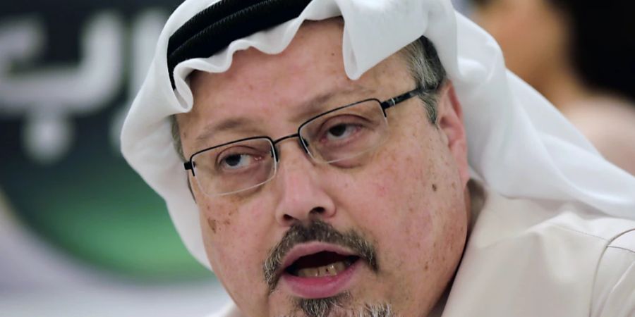 ARCHIV - Der Mord am saudischen Journalist Jamal Khashoggi in der Türkei schockierte. Insbesondere weil er von seiner eigenen Regierung getötet wurde. Infolgedessen mied Recep Erdogan, Präsident der Türkei, lange Zeit den saudischen Kronprinzen, nun könnte es wieder zu einer Annäherung kommen. Foto: Hasan Jamali/AP/dpa