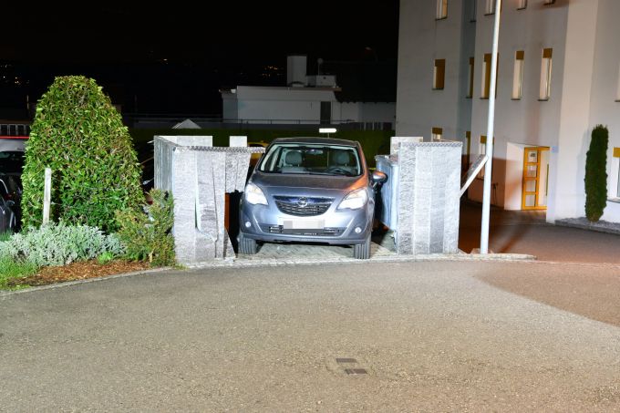 Ein 68-Jähriger hatte das Auto abgestellt und verlassen. Unfall Boswil