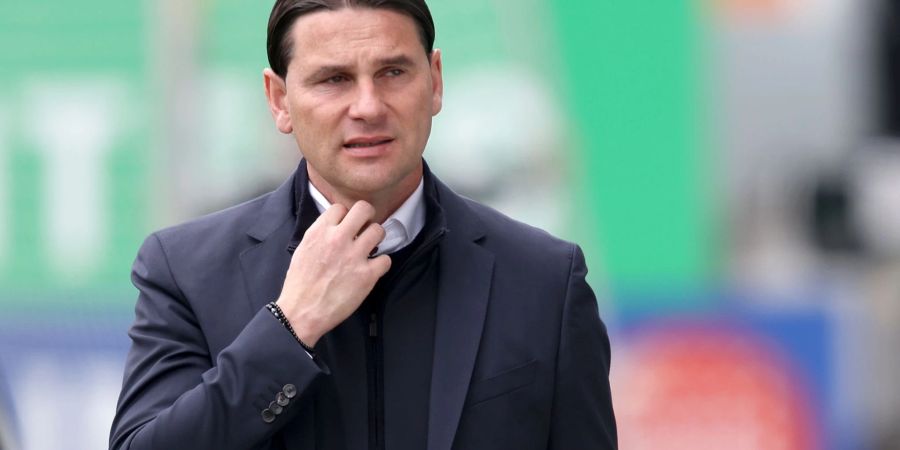 Leverkusens Trainer Gerardo Seoane trifft am Montag mir seinem Team auf Eintracht Frankfurt.