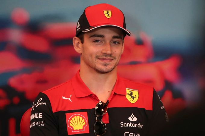 Hat in Monaco ein Heimspiel: Ferrari-Pilot Charles Leclerc. Daniel Cole/AP/dpa Charles Leclerc