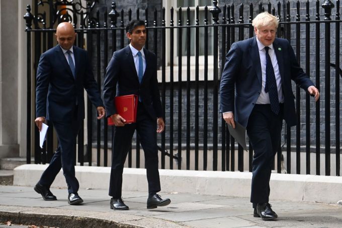 Sajid Javid (v.l.n.r.), Rishi Sunak und Boris Johnson. Javid, Sunak und Johnson