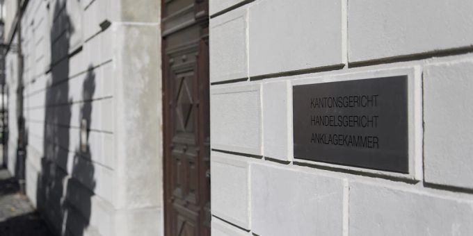 Im St. Galler Kantonsgericht ist am Donnerstag ein Ex-Banker zu 7 Jahren Freiheitsstrafe verurteilt worden. Im St. Galler Kantonsgericht ist am Donnerstag ein Ex-Banker zu 7 Jahren Freiheitsstrafe verurteilt worden.