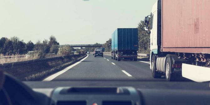 Auto Autobahn Lastwagen Leitplanken