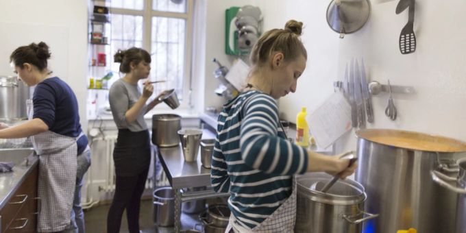 «Gut für Hausfrauen» - Gastrosuisse will mehr «Fröleins» in der Küche