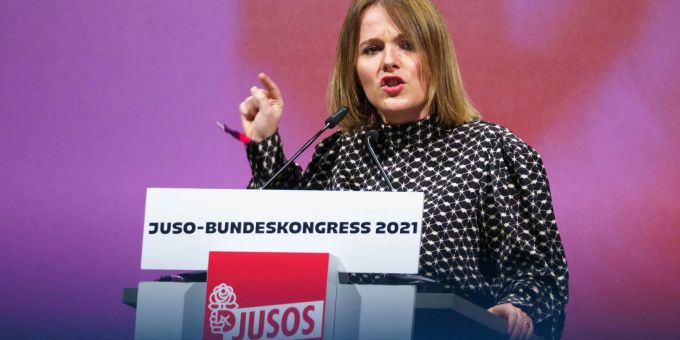 Jessica Rosenthal ist Bundesvorsitzende der Jusos. Jessica Rosenthal ist Bundesvorsitzende der Jusos.