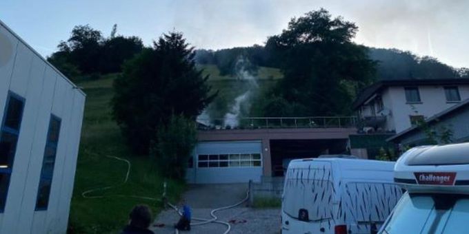 Brandfall erfordert Feuerwehreinsatz.