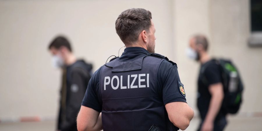 Amok in Bremerhaven? Für den 21-jährigen Schützen gibt es nun einen Haftbefehl.