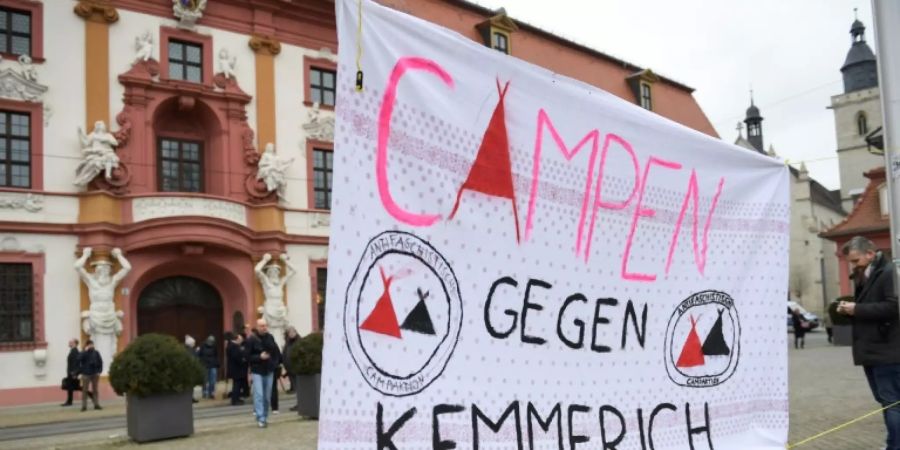 Protest gegen Kemmerichs Wahl in Thürungen