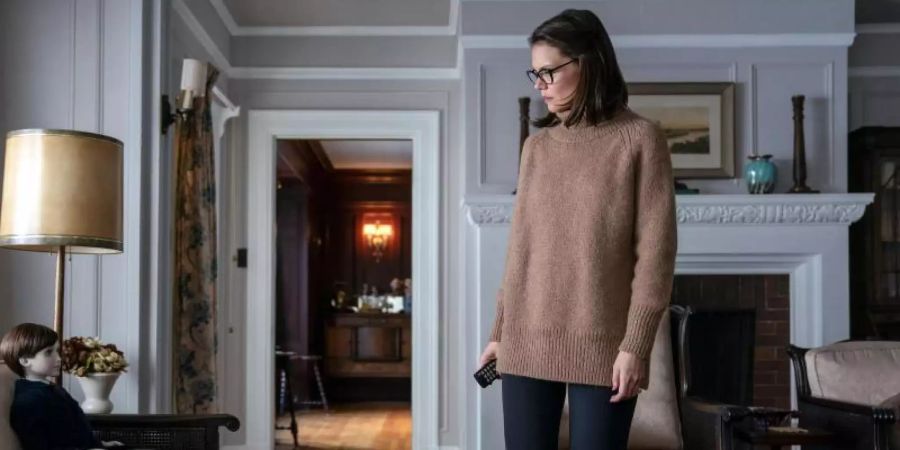 Liza (Katie Holmes) will sich mit ihrer Familie in einem Gästehaus von einem traumatischen Erlebnis erholen. Foto: -/capelight pictures/dpa