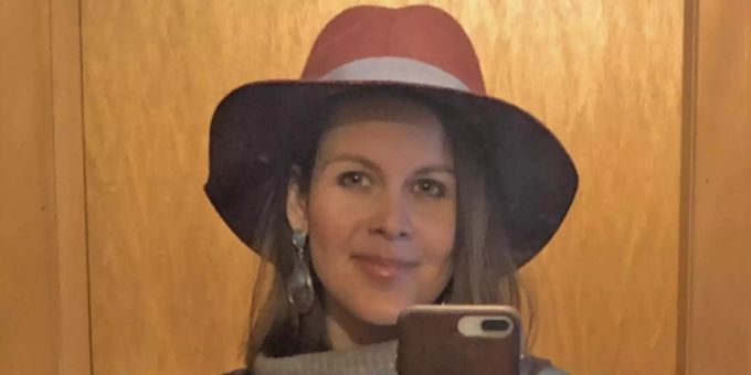 In stylischem Hut - Melanie Oesch zeigt erstmals ihr Babybäuchlein