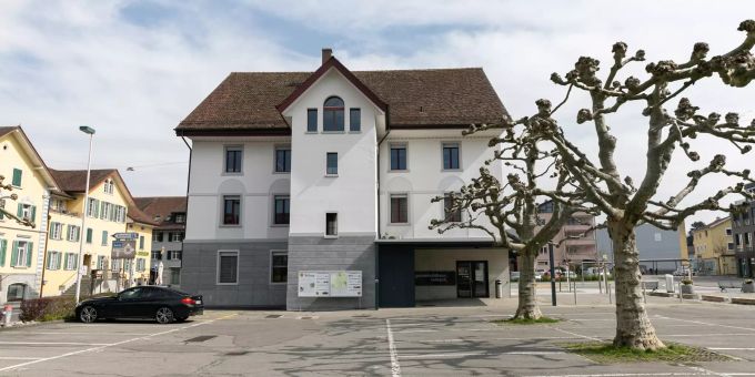Das Gemeindehaus in Reinach. Das Gemeindehaus in Reinach.