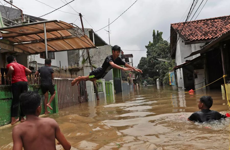 Überschwemmungen in Indonesien